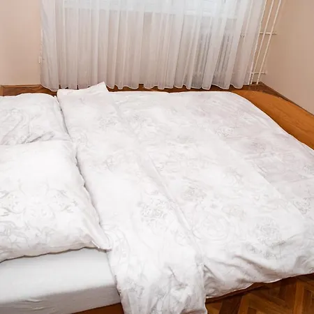 Lovely One Bedroom דירה Nové Zámky