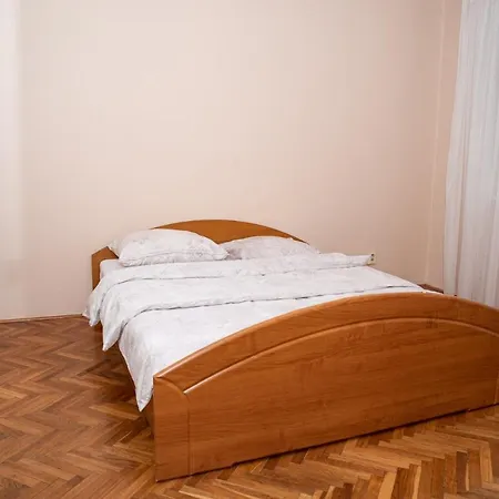 Lovely One Bedroom דירה Nové Zámky